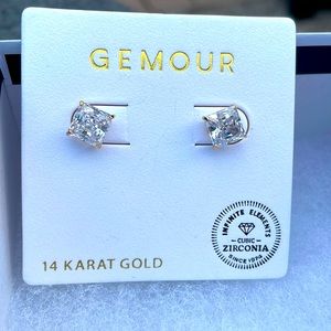 NWT. Sparkle everyday 14KT yellow gold. 7mm high quality zirconia